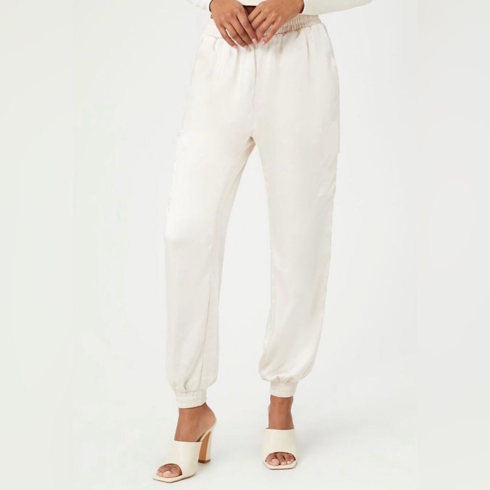 Gianni Bini white satin star struck joggers size small NWT - Picture 1 of 6
